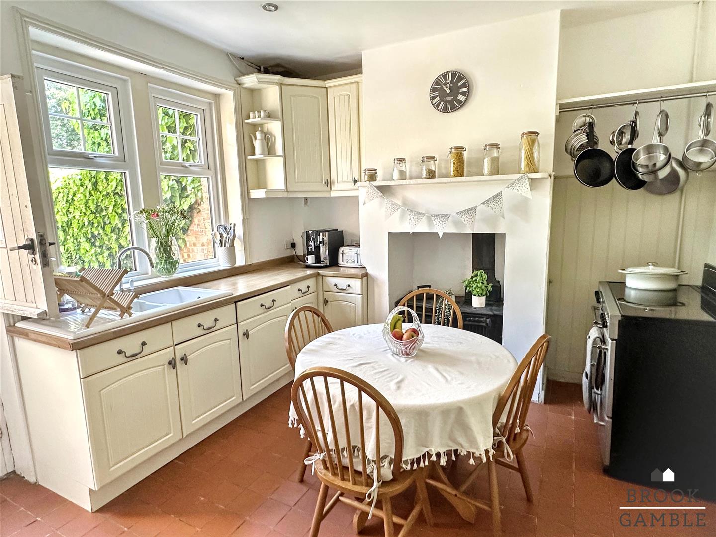 3 Bedroom House - Mid Terrace. Hurst Road in Eastbourne,  6
